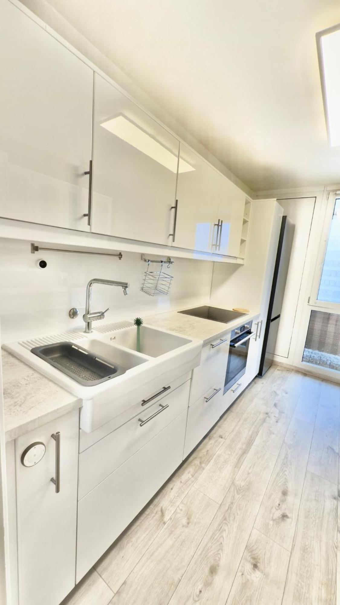 Apartment Modern Two-bedroom With Balcony In