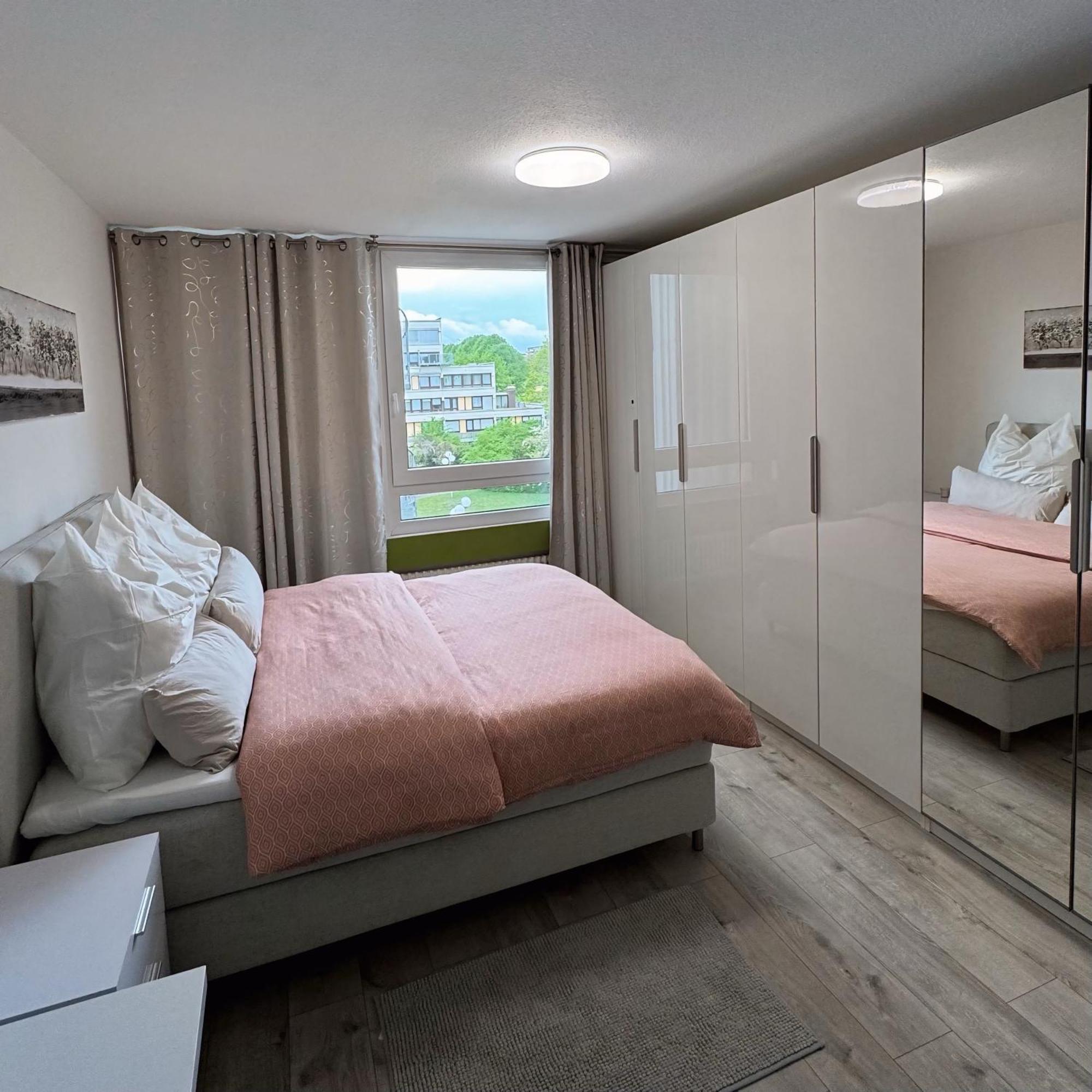 Modern Two-bedroom With Balcony In Apartment *